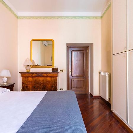 Grand Classic Apartment At San Martino By Napoliapartments Luaran gambar