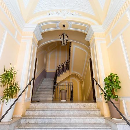 Grand Classic Apartment At San Martino By Napoliapartments Luaran gambar