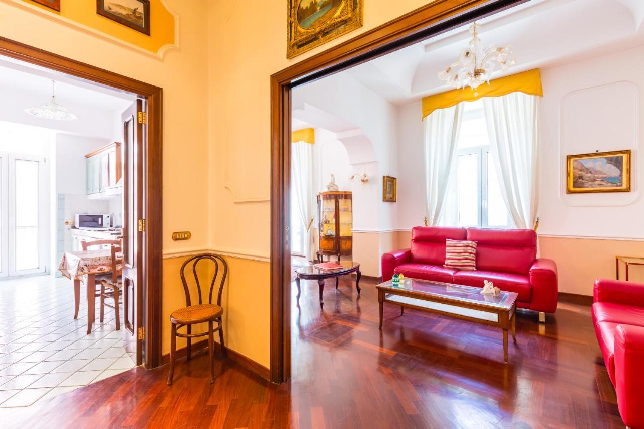 Grand Classic Apartment At San Martino By Napoliapartments Luaran gambar