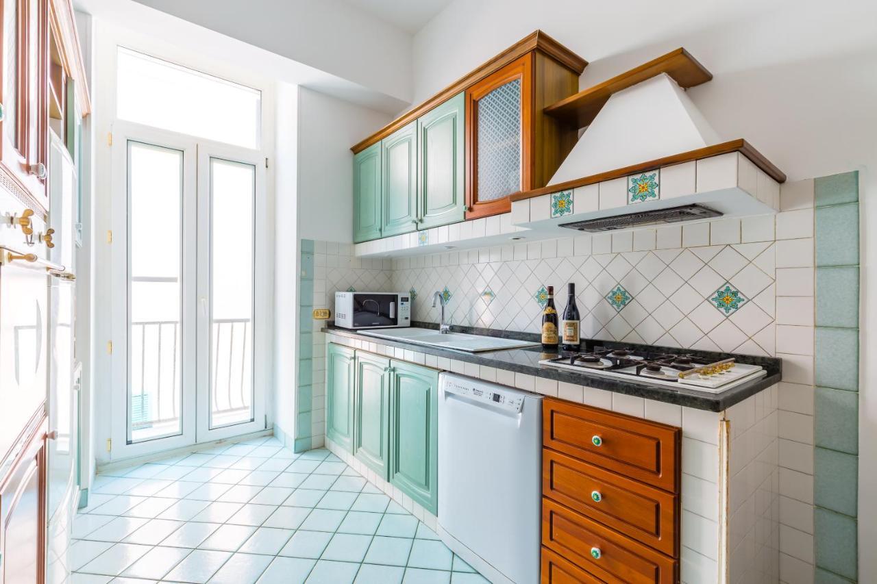 Grand Classic Apartment At San Martino By Napoliapartments Luaran gambar