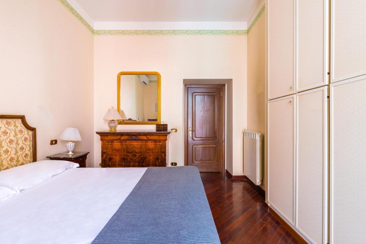 Grand Classic Apartment At San Martino By Napoliapartments Luaran gambar