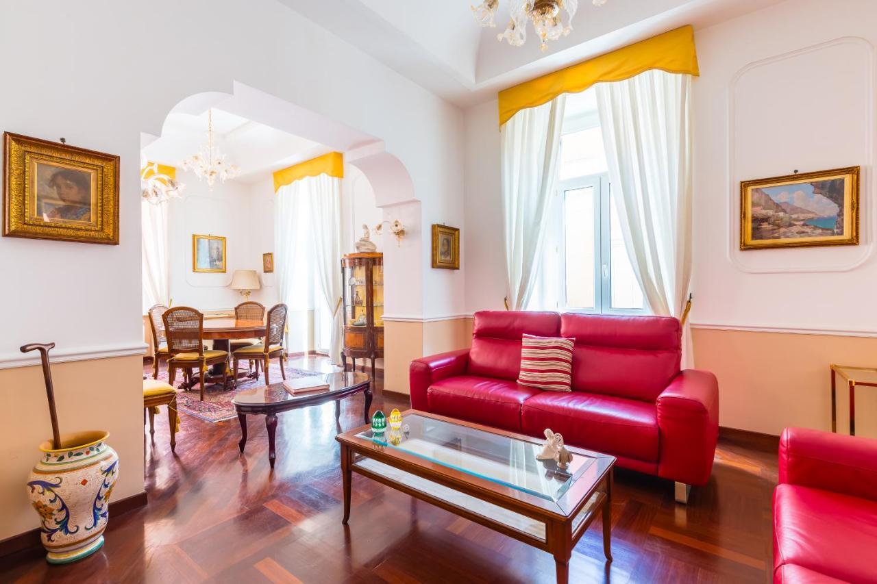 Grand Classic Apartment At San Martino By Napoliapartments Luaran gambar
