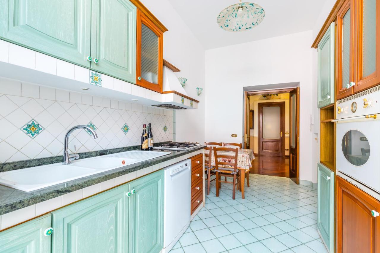 Grand Classic Apartment At San Martino By Napoliapartments Luaran gambar