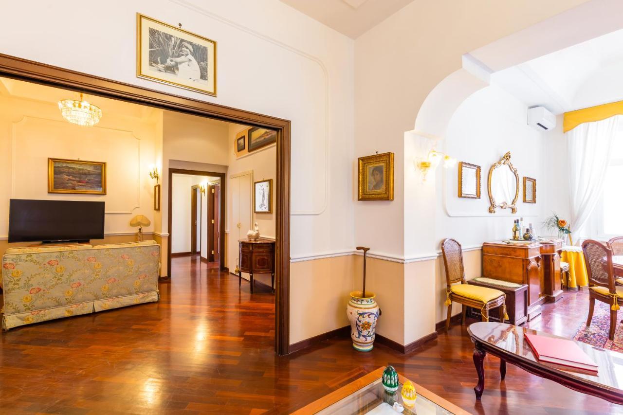 Grand Classic Apartment At San Martino By Napoliapartments Luaran gambar