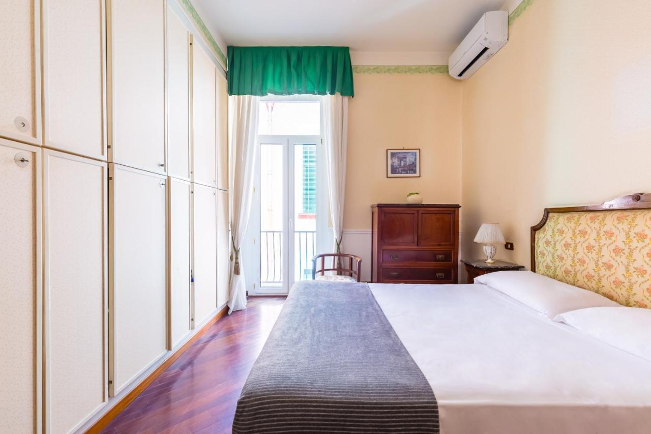 Grand Classic Apartment At San Martino By Napoliapartments Luaran gambar
