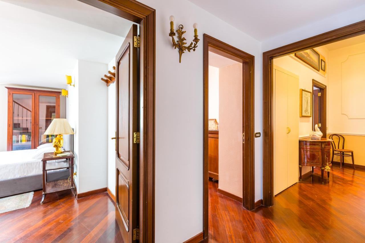 Grand Classic Apartment At San Martino By Napoliapartments Luaran gambar