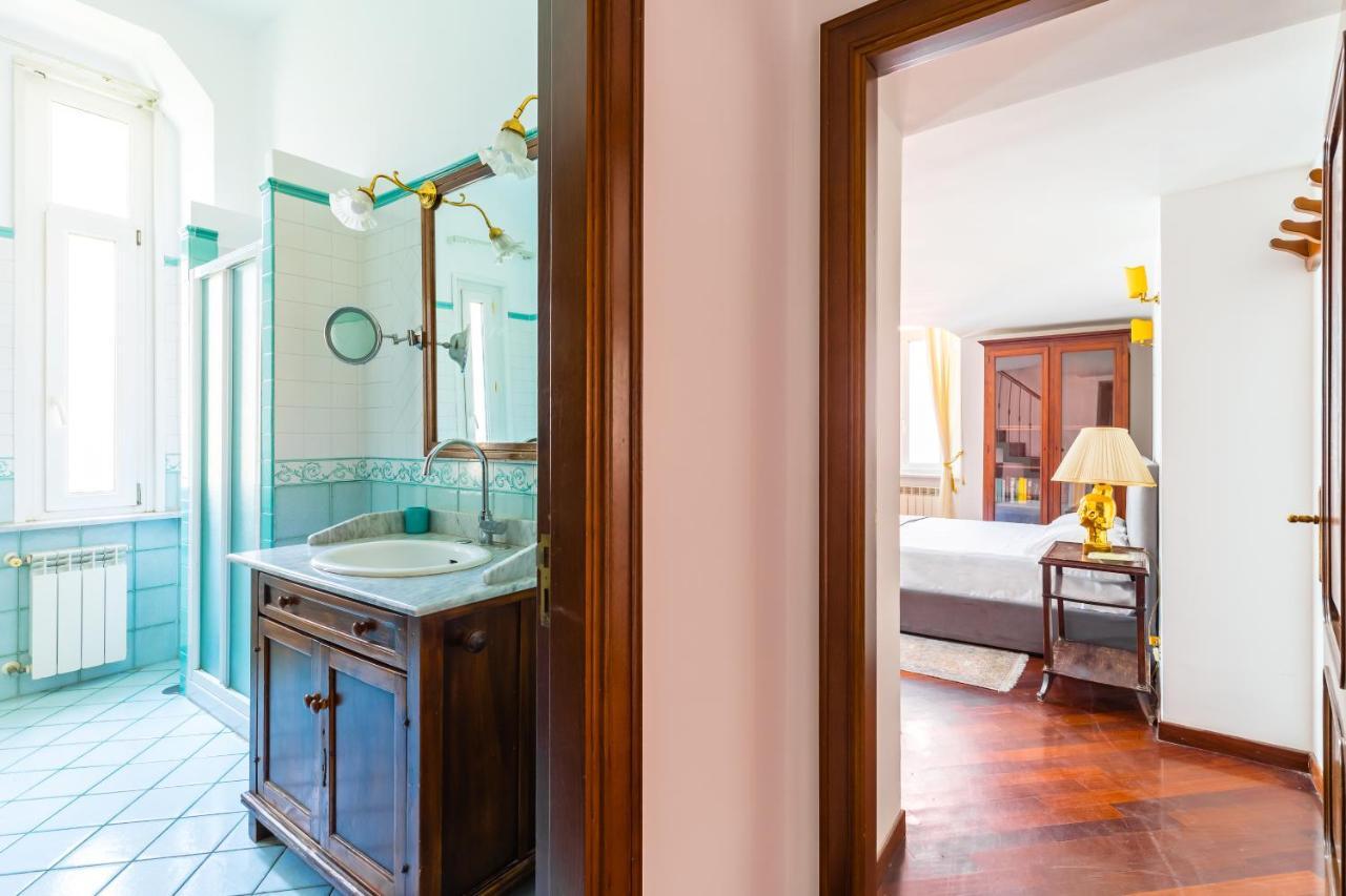 Grand Classic Apartment At San Martino By Napoliapartments Luaran gambar