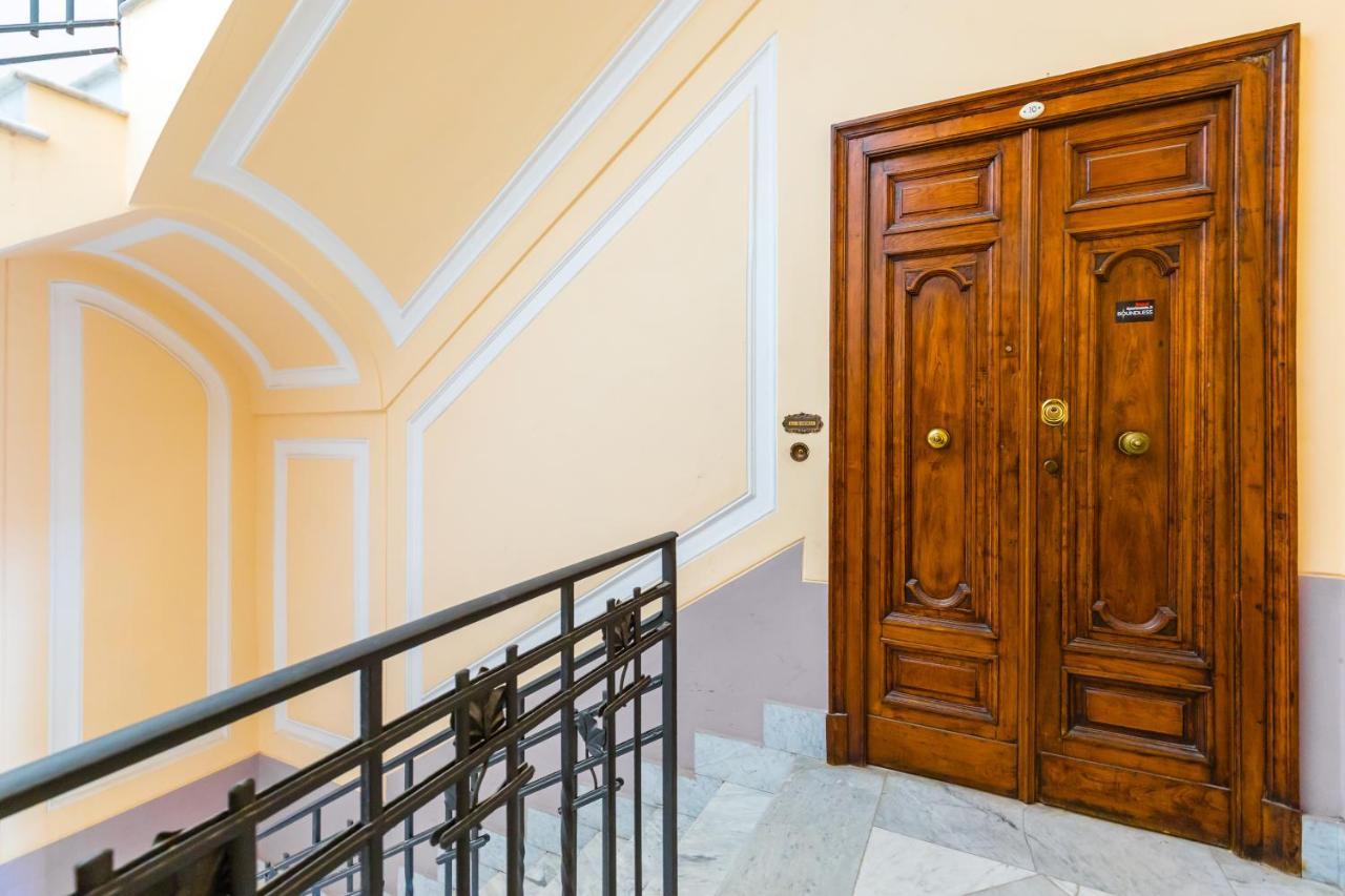 Grand Classic Apartment At San Martino By Napoliapartments Luaran gambar