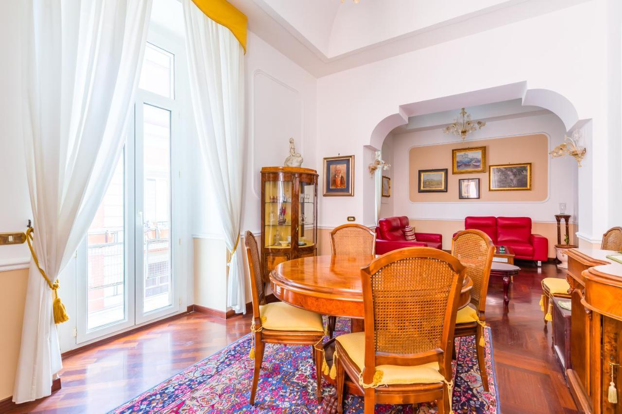 Grand Classic Apartment At San Martino By Napoliapartments Luaran gambar
