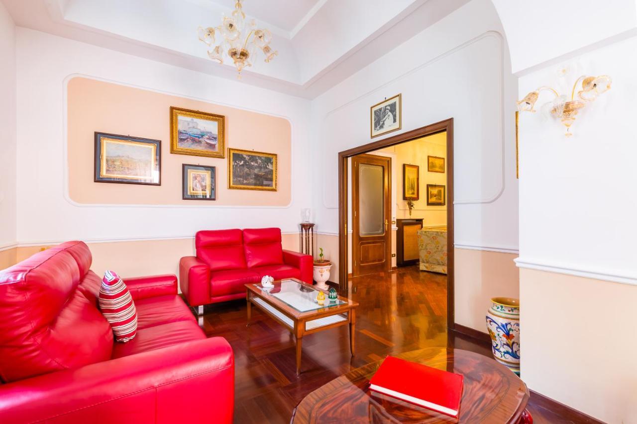 Grand Classic Apartment At San Martino By Napoliapartments Luaran gambar
