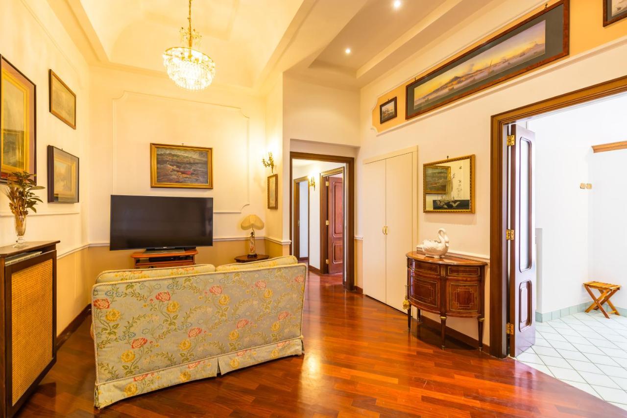Grand Classic Apartment At San Martino By Napoliapartments Luaran gambar