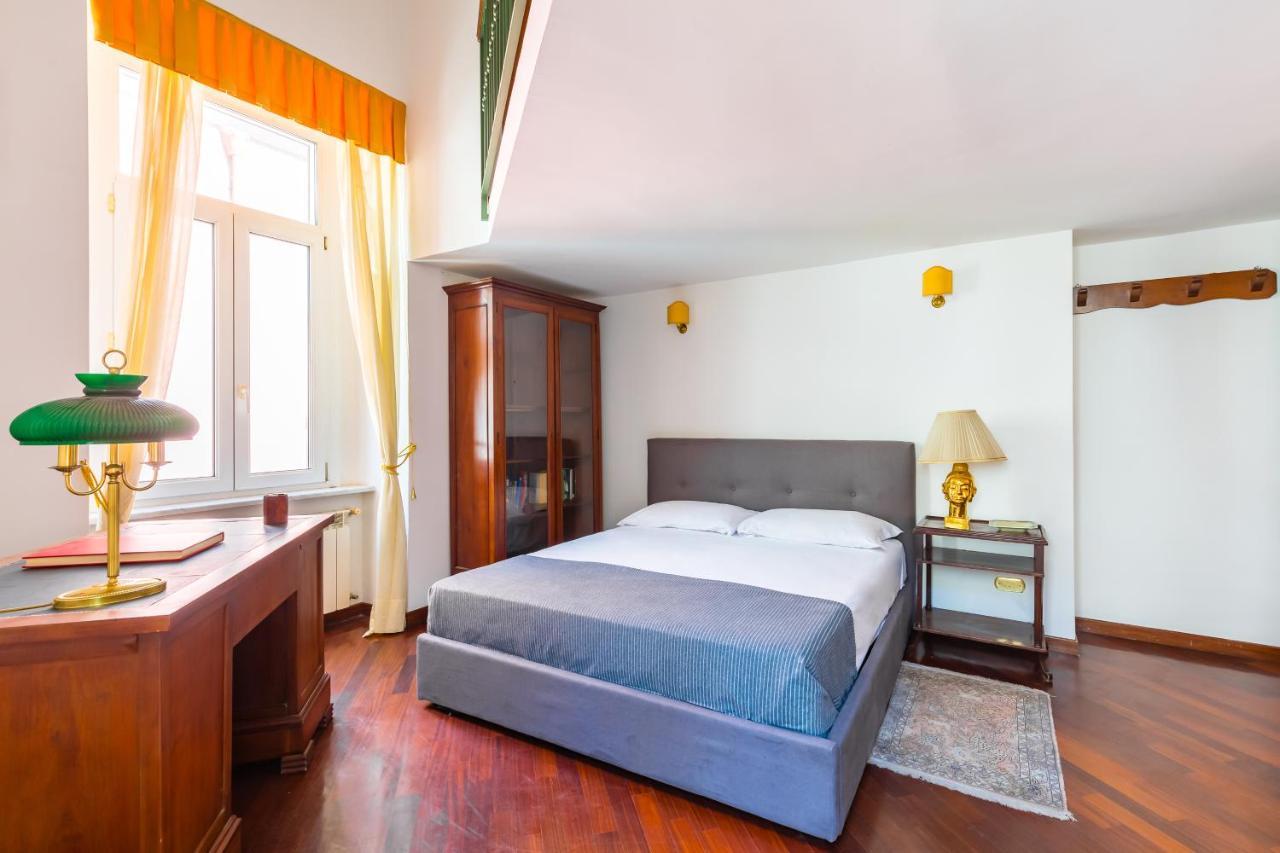 Grand Classic Apartment At San Martino By Napoliapartments Luaran gambar
