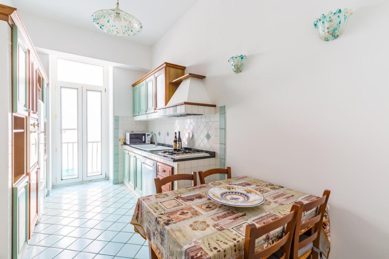 Grand Classic Apartment At San Martino By Napoliapartments Luaran gambar