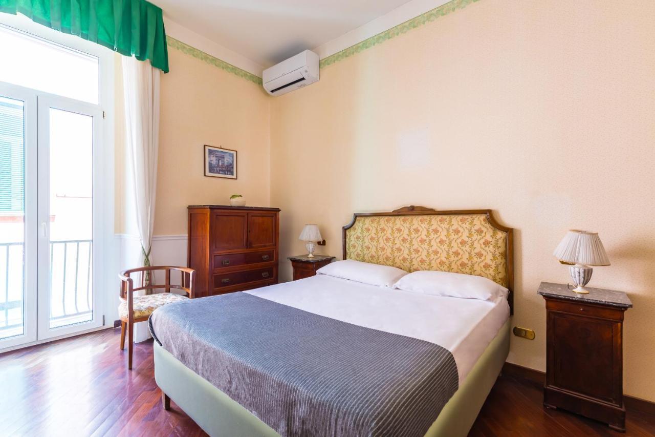 Grand Classic Apartment At San Martino By Napoliapartments Luaran gambar