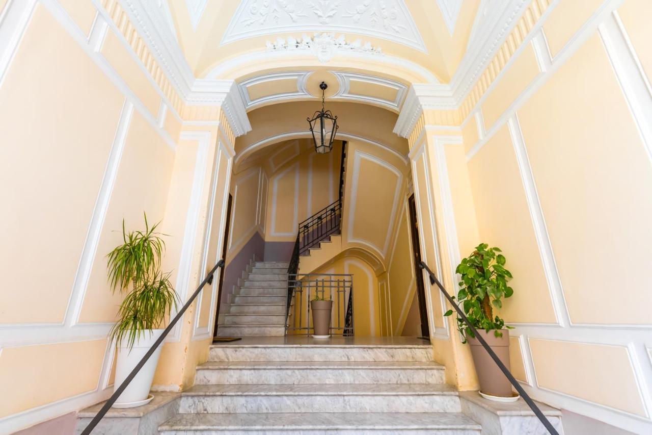 Grand Classic Apartment At San Martino By Napoliapartments Luaran gambar