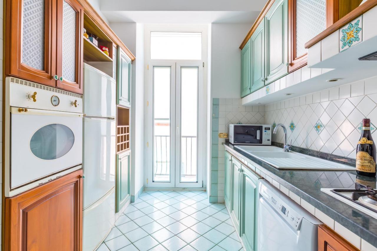 Grand Classic Apartment At San Martino By Napoliapartments Luaran gambar