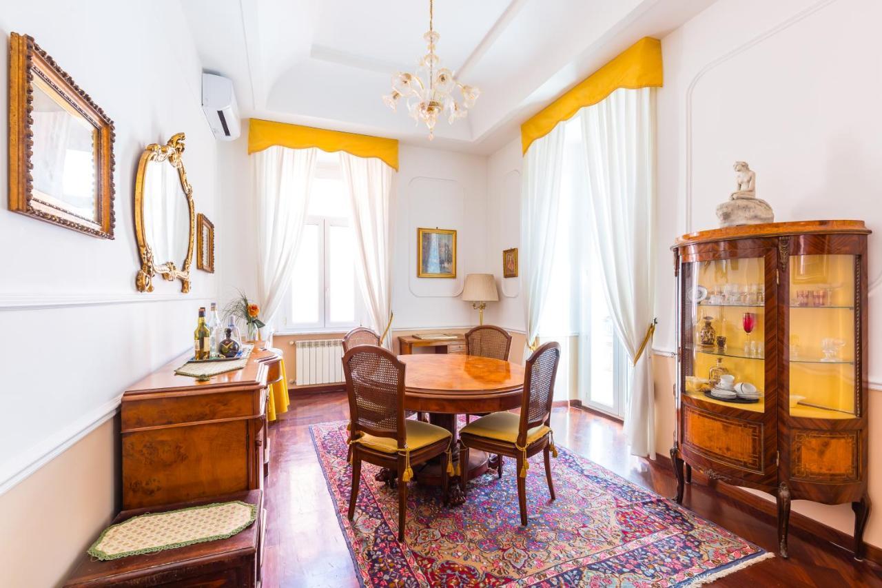 Grand Classic Apartment At San Martino By Napoliapartments Luaran gambar