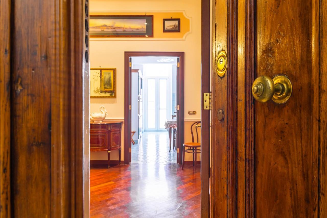 Grand Classic Apartment At San Martino By Napoliapartments Luaran gambar